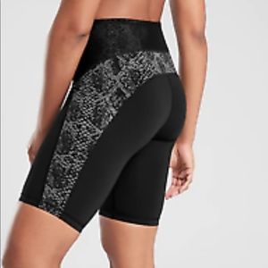 Athleta Stay Fly 9” inch shorts